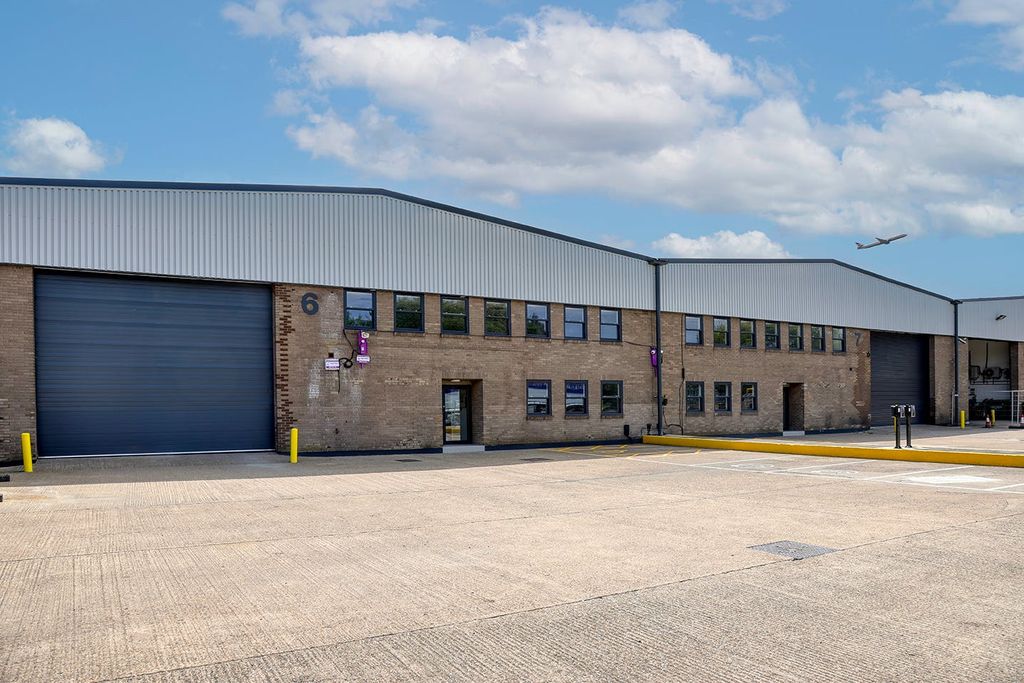 Property photo 1 of 9 Front Aspect (Unit 6)