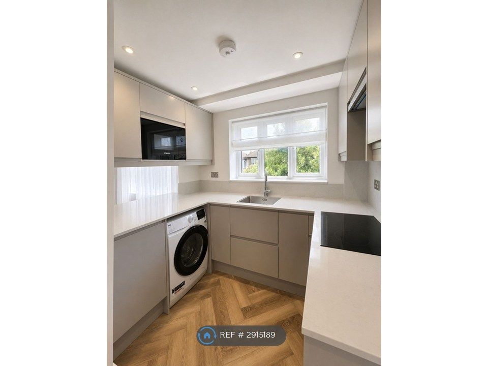 Property photo 1 of 7 Quartz Kitchen With Breakfast Bar