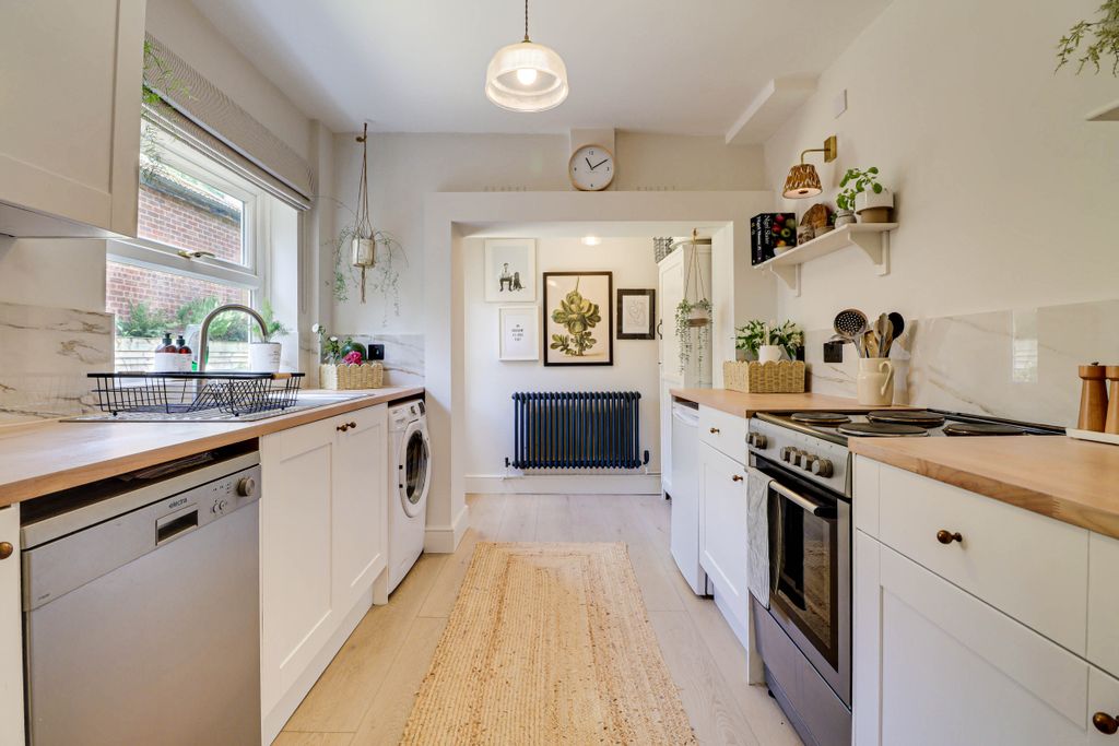 Property photo 3 of 34 Kitchen