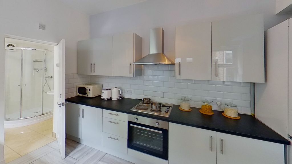 Property photo 3 of 13 44-Wellington-Street-Kitchen