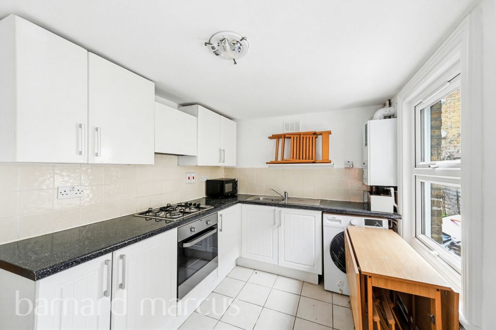 Property photo 2 of 8 Kitchen