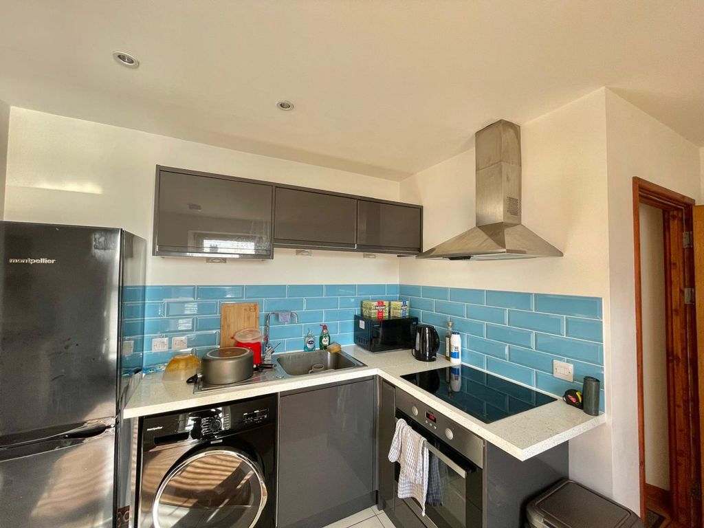 Property photo 3 of 4