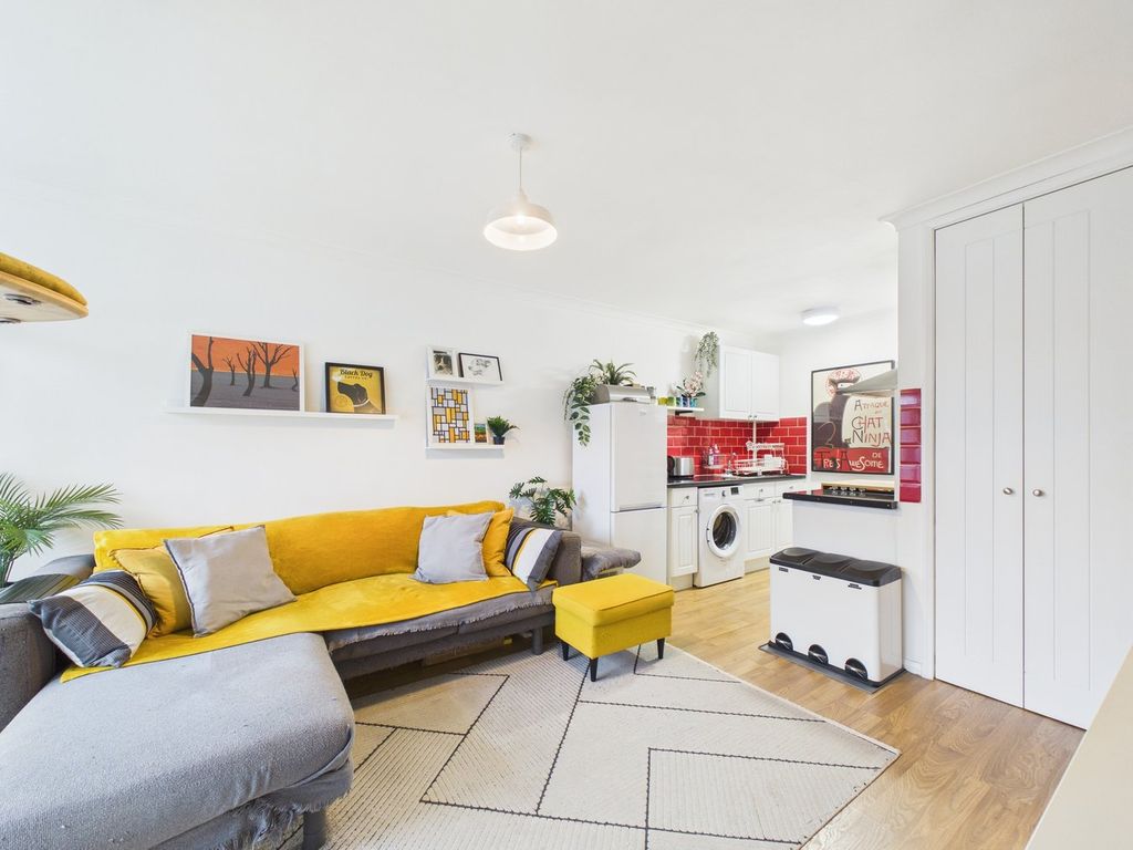 Property photo 2 of 8