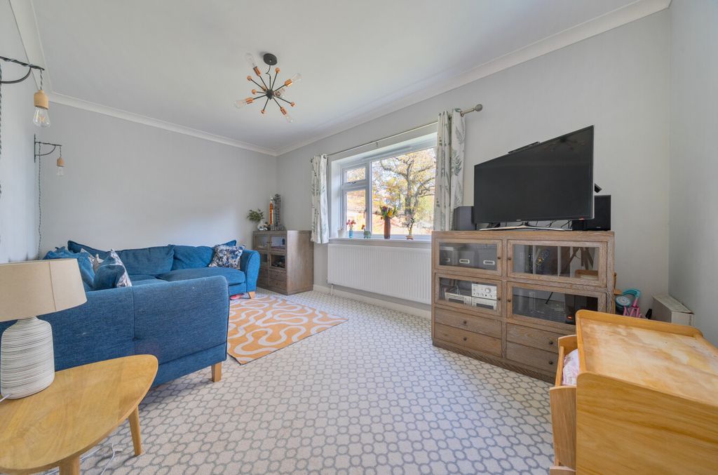 Property photo 3 of 9 1381362-1-691B0E0...