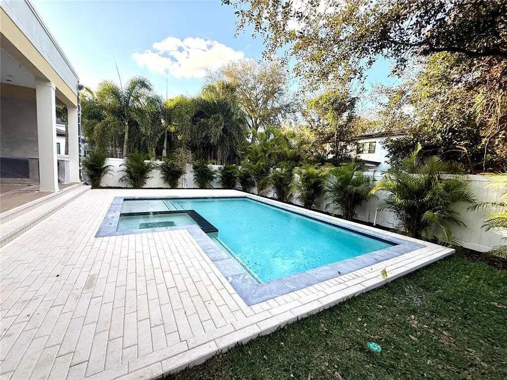 Property photo 2 of 12 <Alttext/>