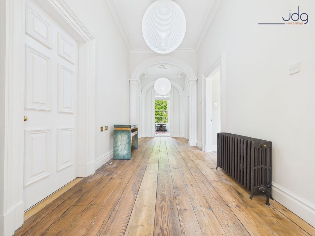 Property photo 3 of 21 Entrance Hall