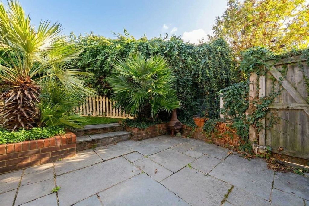 Property photo 2 of 20