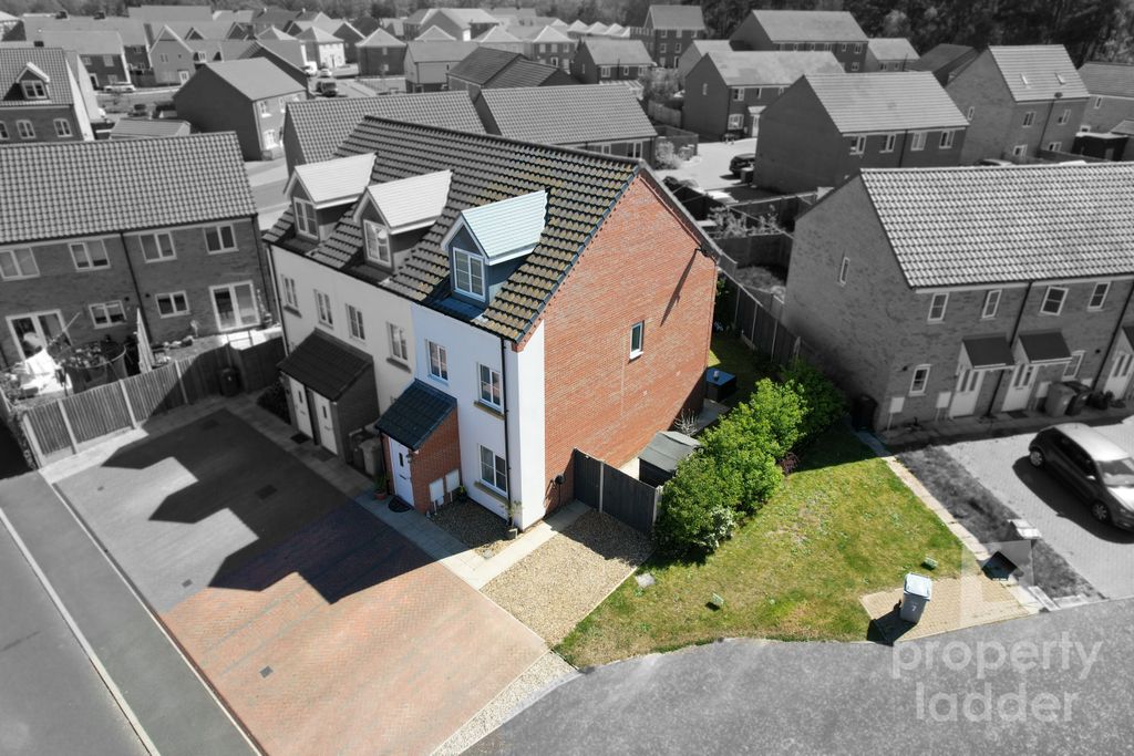 Property photo 2 of 29 Pl Drone