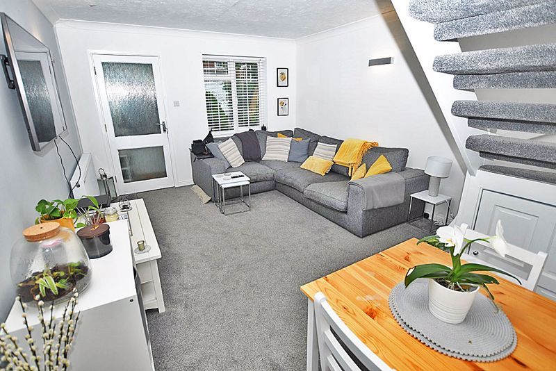 Property photo 3 of 9 Photo 9