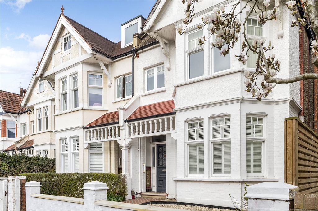 Property photo 1 of 12 Clarendon Drive