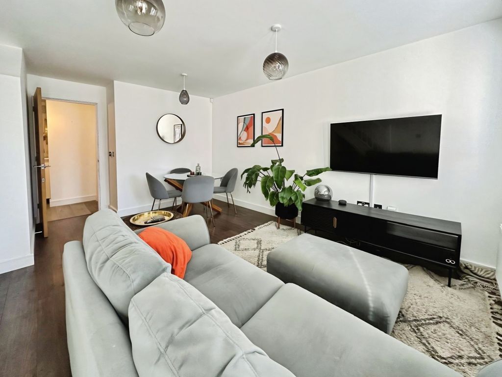 Property photo 3 of 17 Pbox-Living_Room-341761.Jpeg
