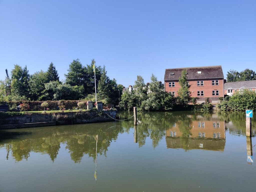 Property photo 3 of 10 Image 5