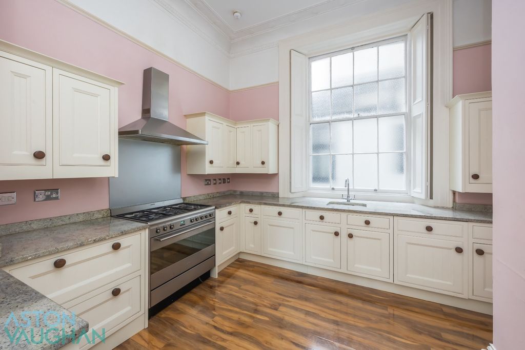 Property photo 2 of 16 5256541
