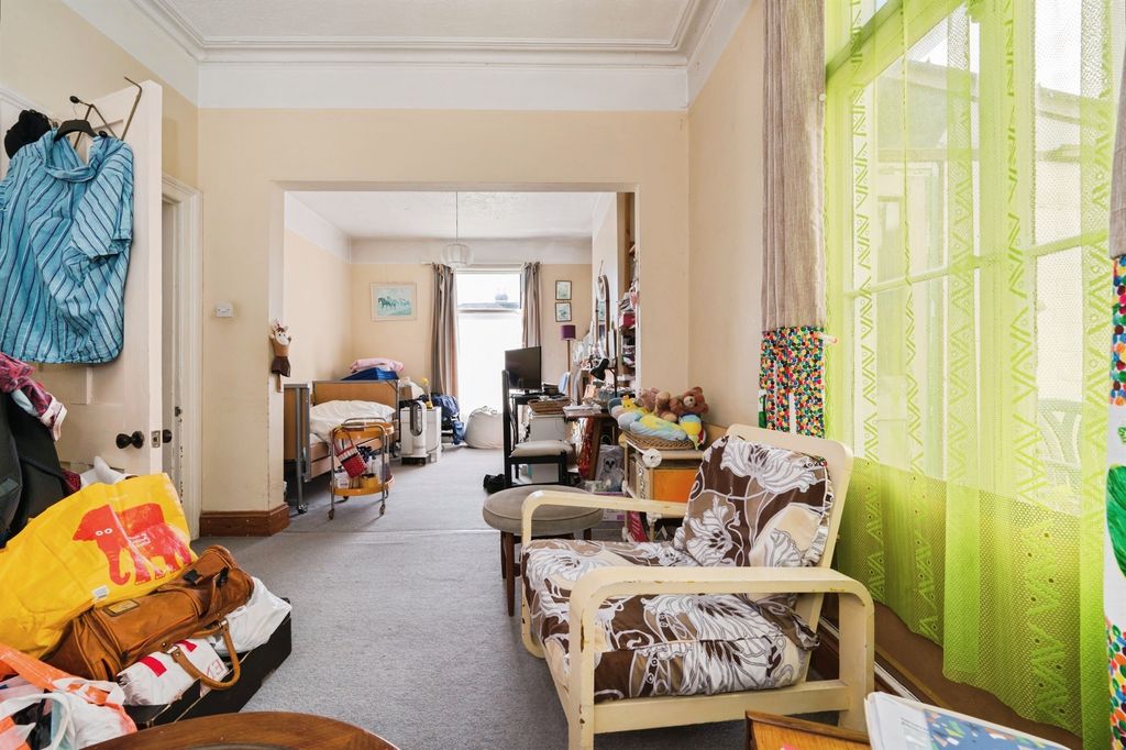 Property photo 2 of 14