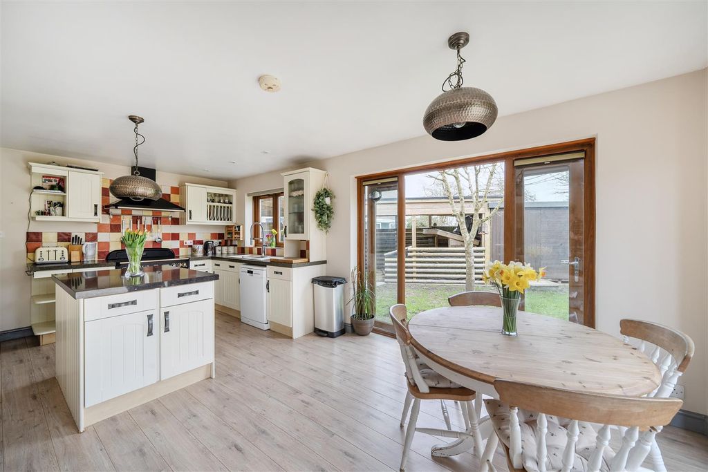Property photo 2 of 24 Kitchen/Diner