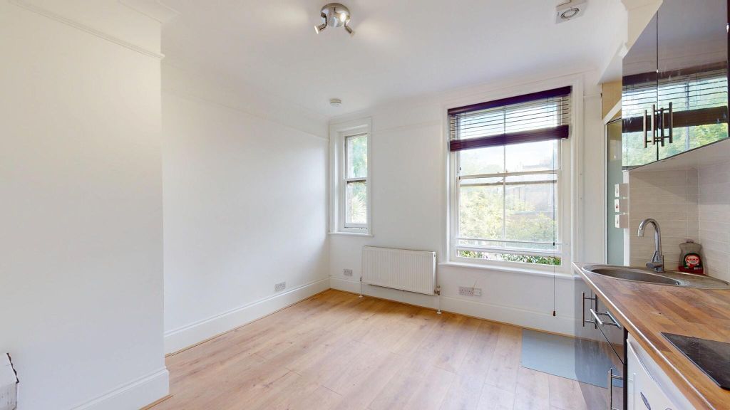 Property photo 1 of 11 Bedroom