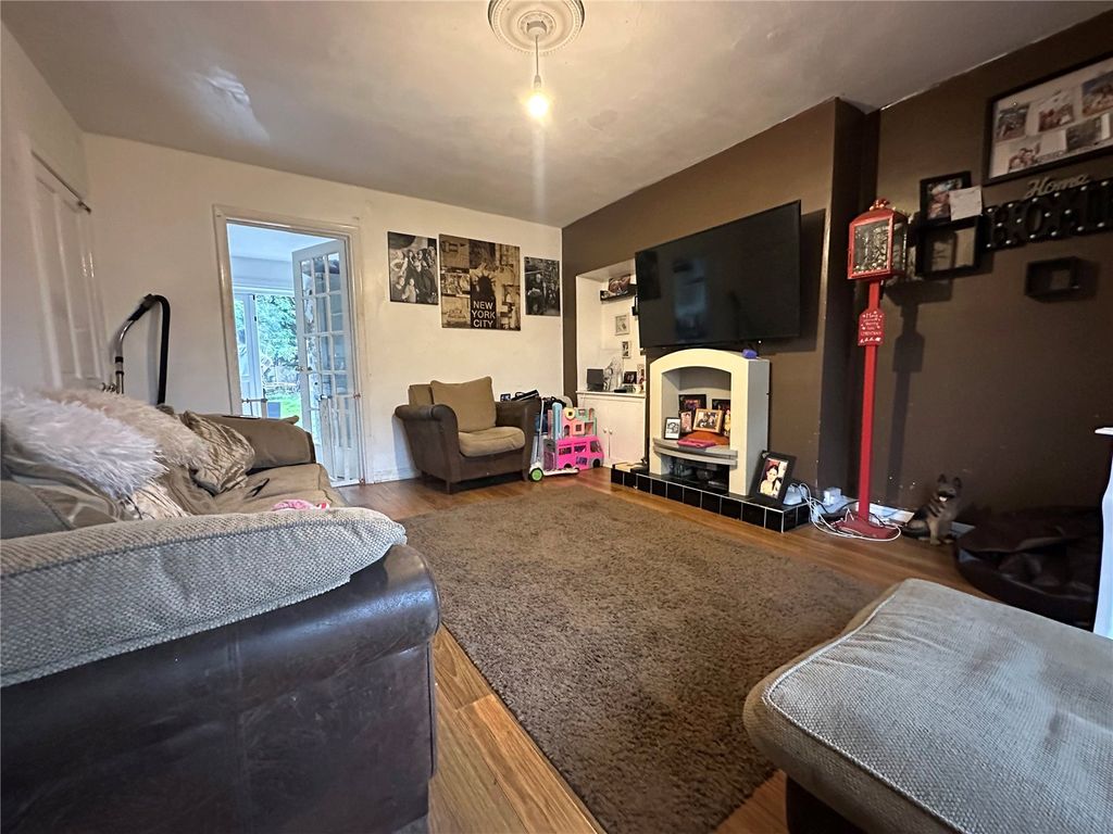 Property photo 3 of 11 Picture No. 01