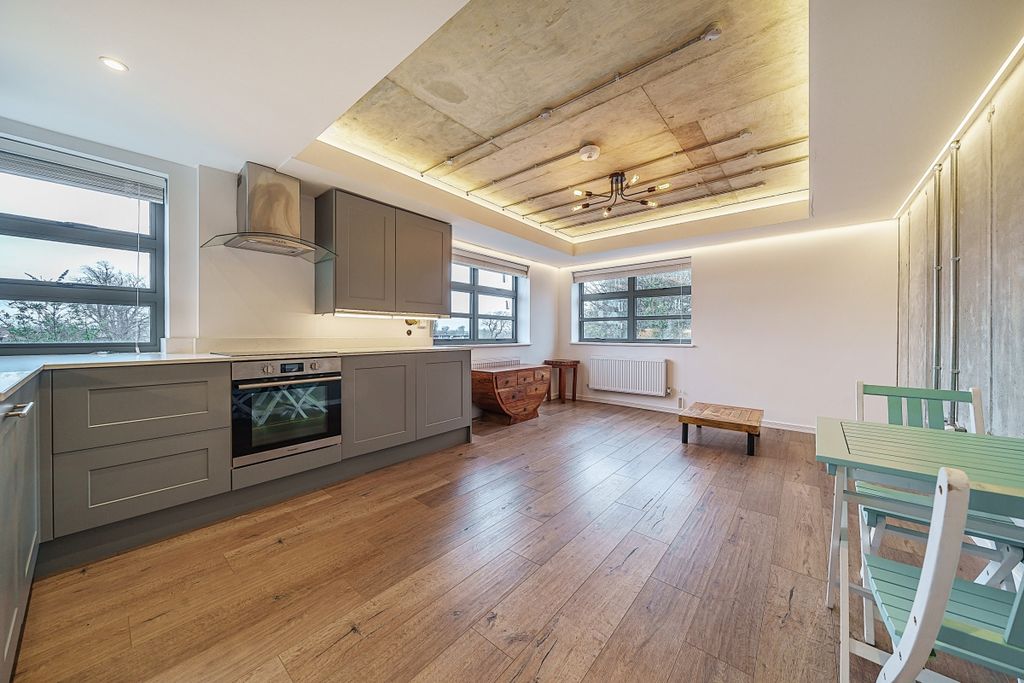 Property photo 1 of 7 965839 (3)c