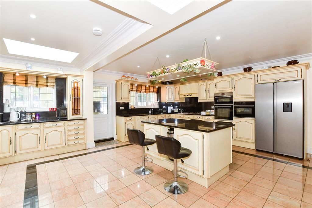Property photo 2 of 16 Kitchen/Breakfast Room