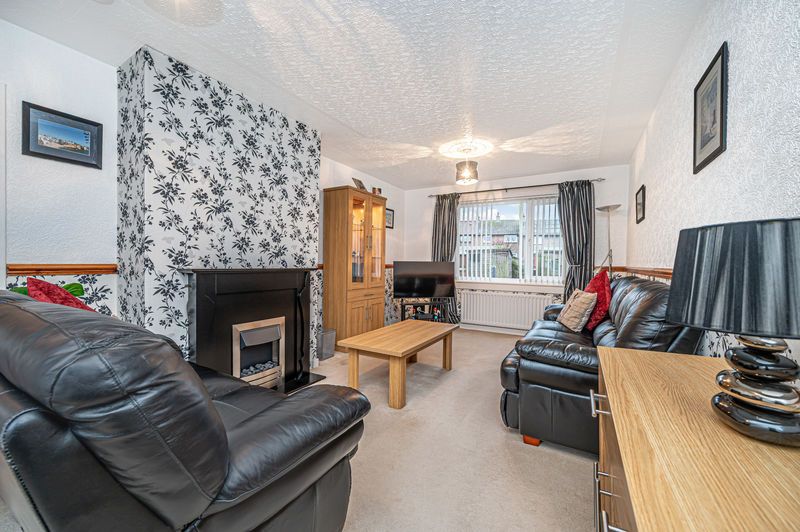 Property photo 3 of 19 Lounge