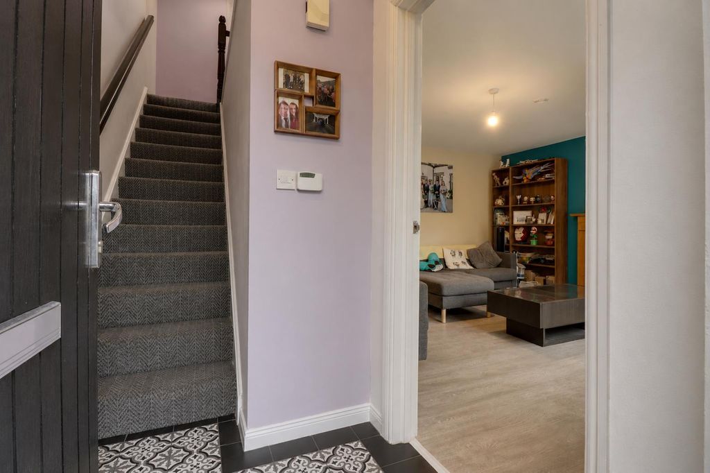 Property photo 2 of 17 Hallway