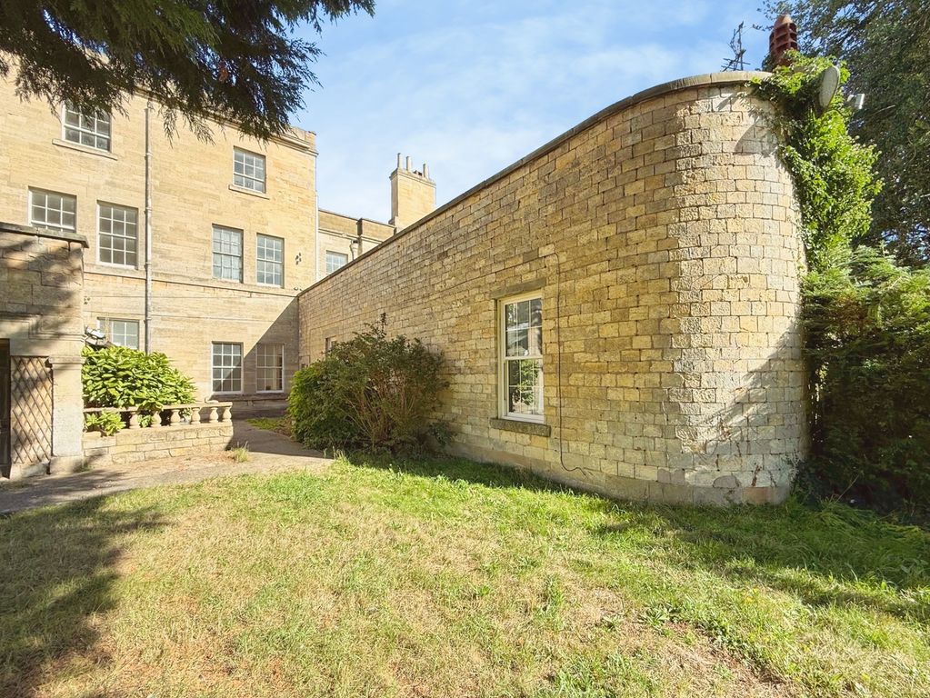 Property photo 3 of 11 Outside