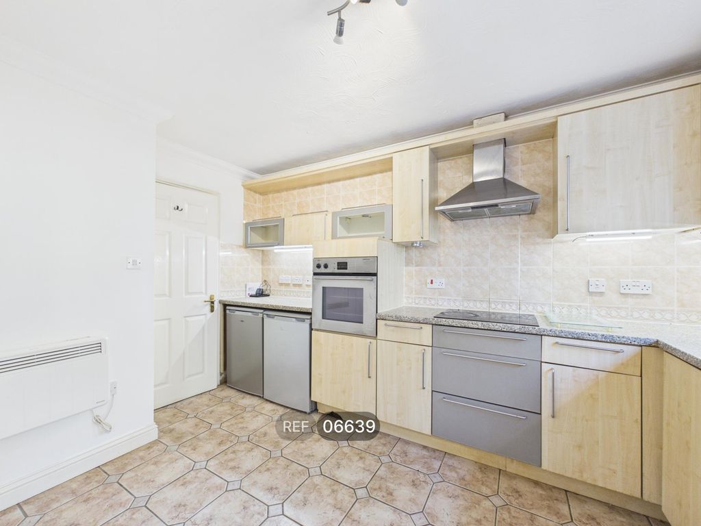 Property photo 2 of 12 Kitchen
