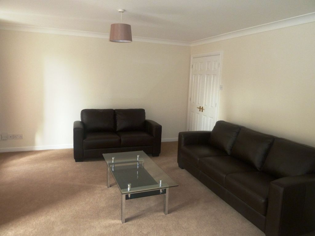 Property photo 2 of 10 Living Room