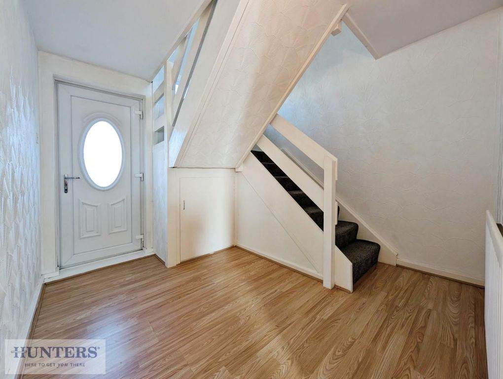 Property photo 3 of 19 Entrance Hallway