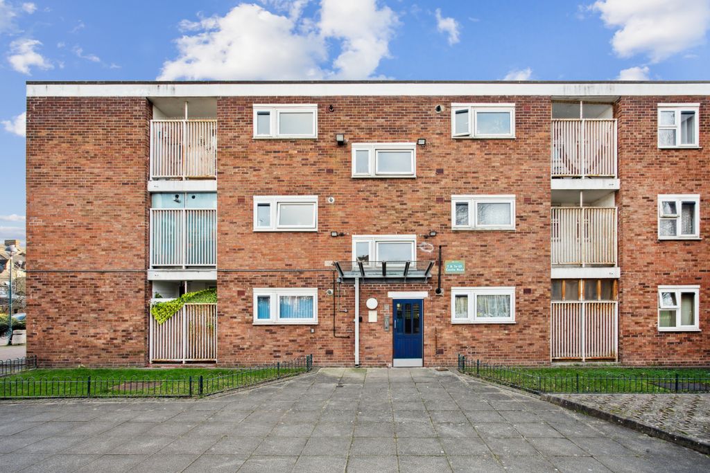 Property photo 1 of 12