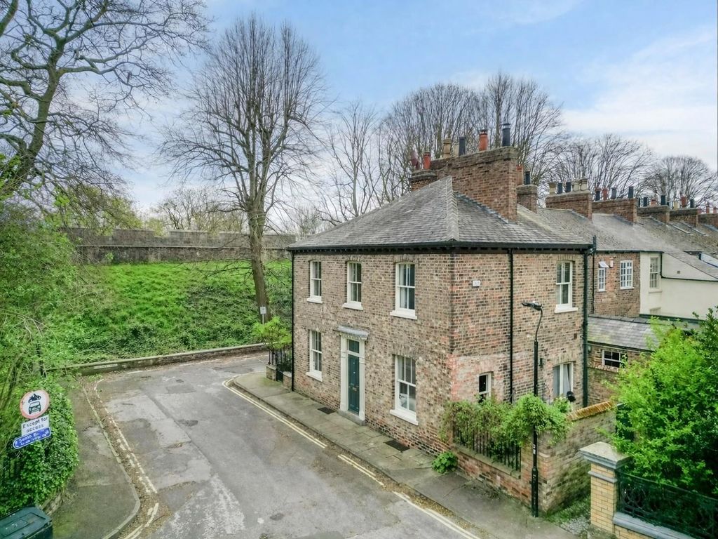 Property photo 1 of 16 Exterior