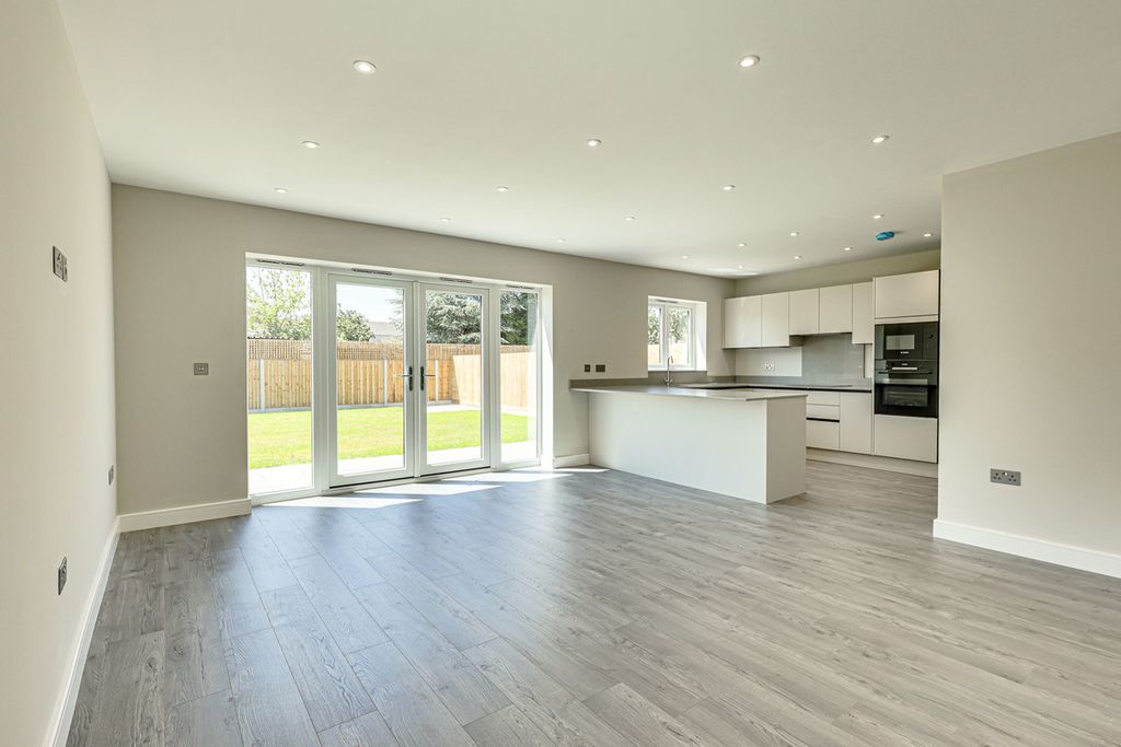 Property photo 3 of 43