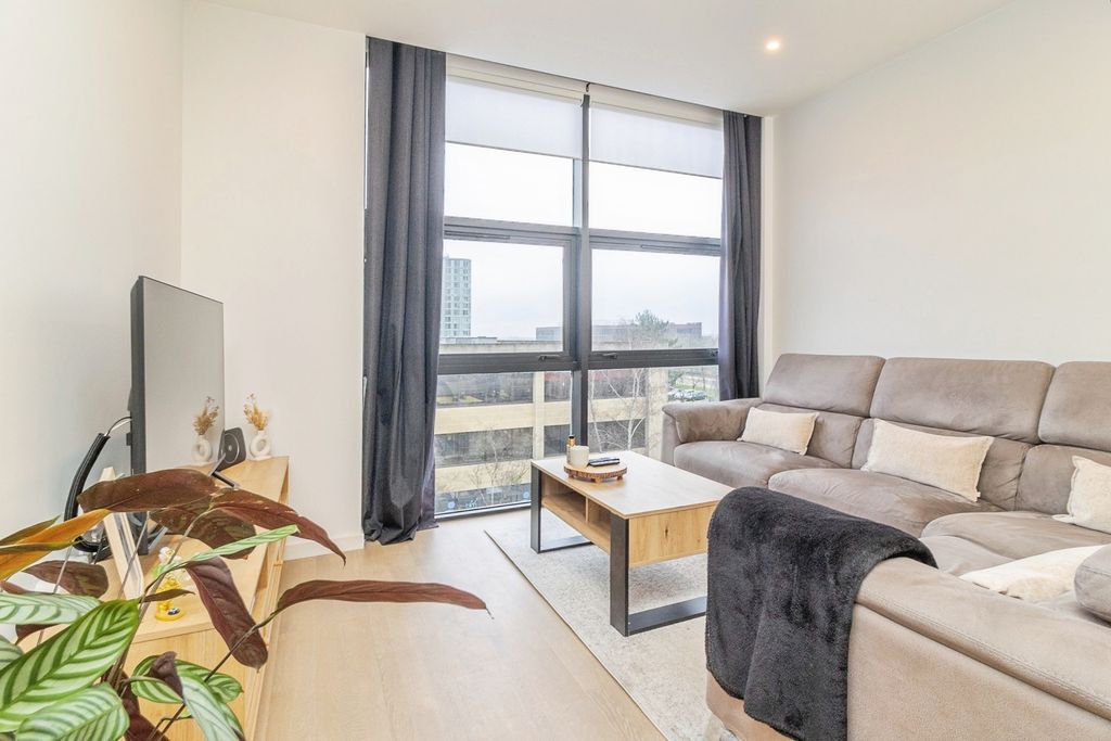 Property photo 3 of 20 Pbox-Img.Jpg