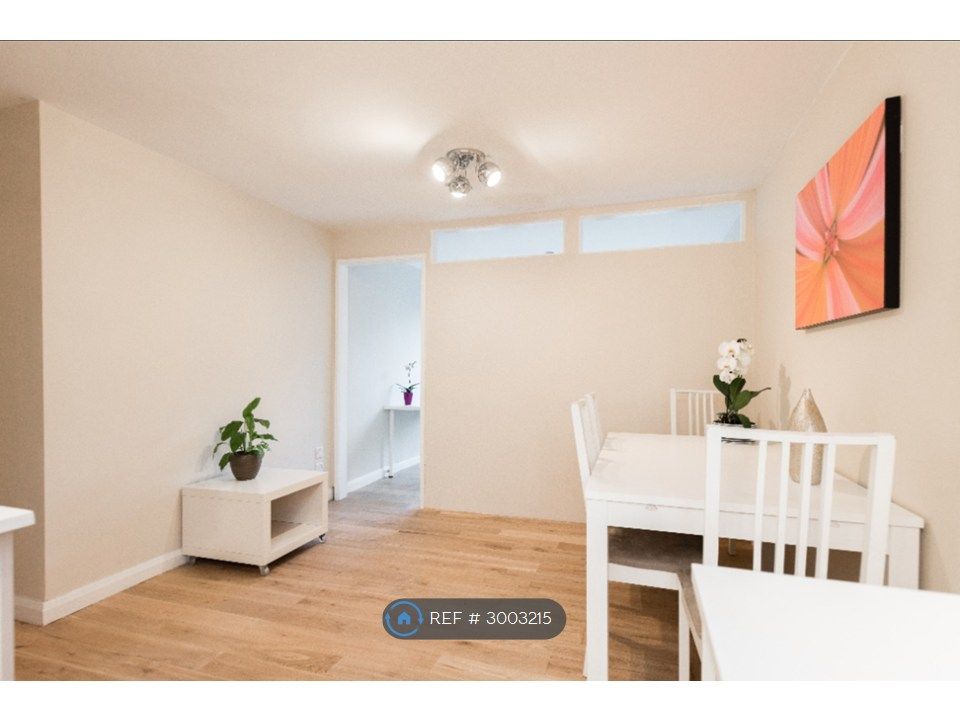 Property photo 3 of 7 Living/Dining Area