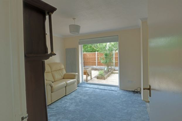 Property photo 3 of 10 Lounge