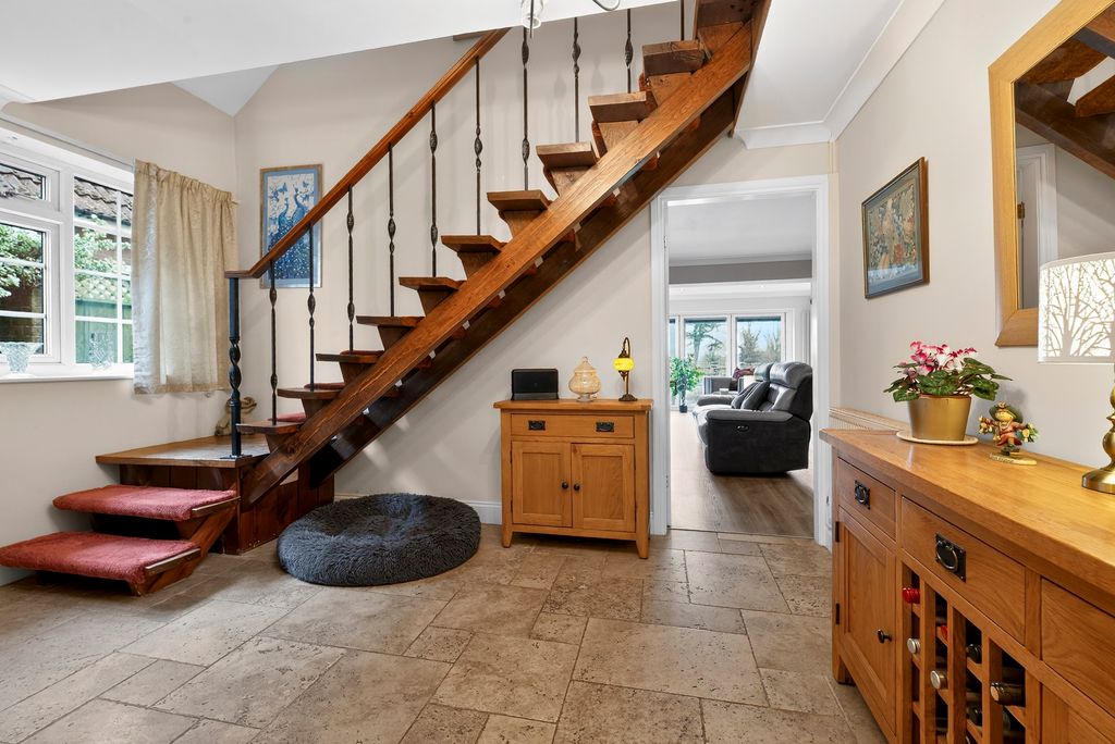 Property photo 2 of 20