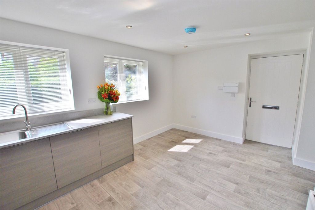 Property photo 3 of 7 Photo 03