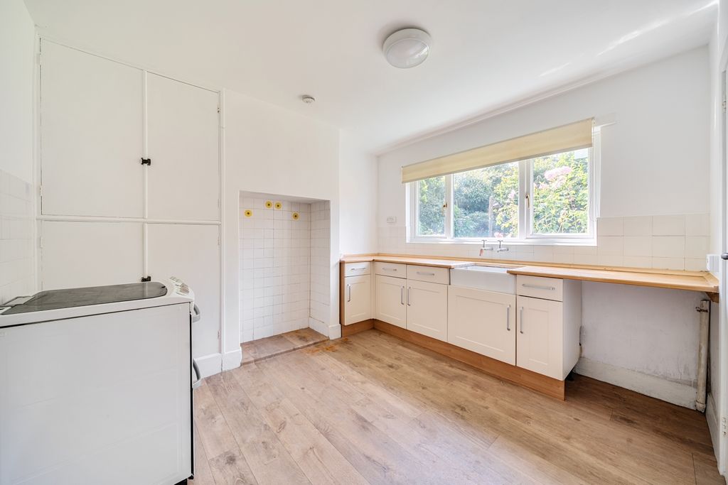 Property photo 3 of 19 1340068-11-689B490d83580