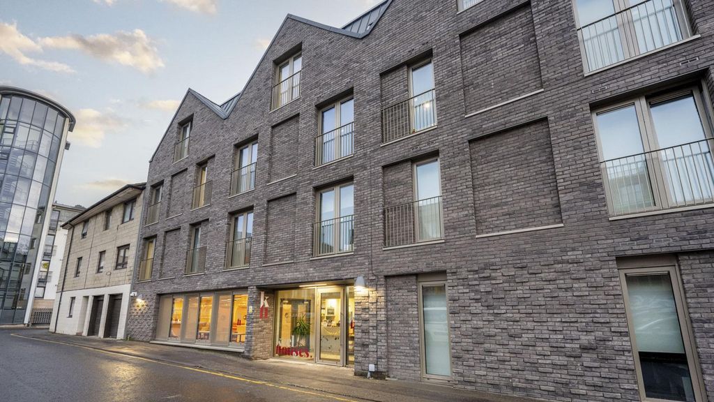 Property photo 1 of 23