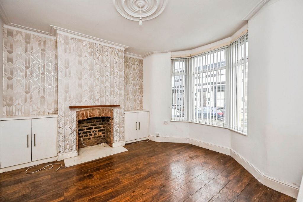 Property photo 3 of 17 Photo