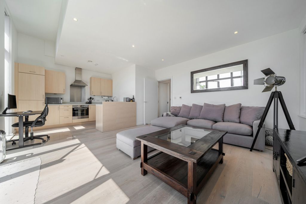 Property photo 3 of 24 1496990-13-6A69F0...