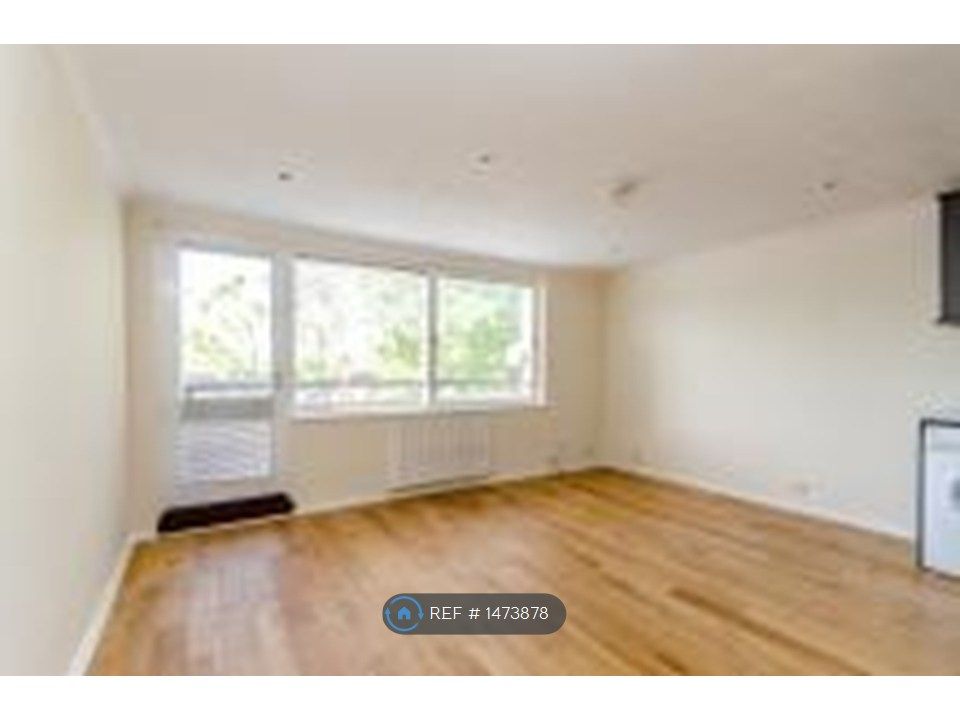 Property photo 2 of 11 Lounge