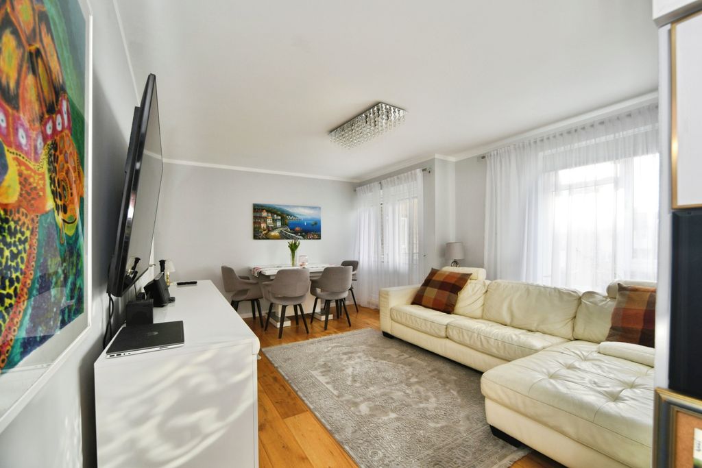 Property photo 3 of 24