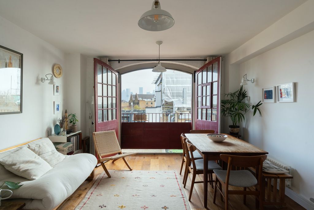 Property photo 1 of 21 241537 - Dundee-Wharf-02.Jpg