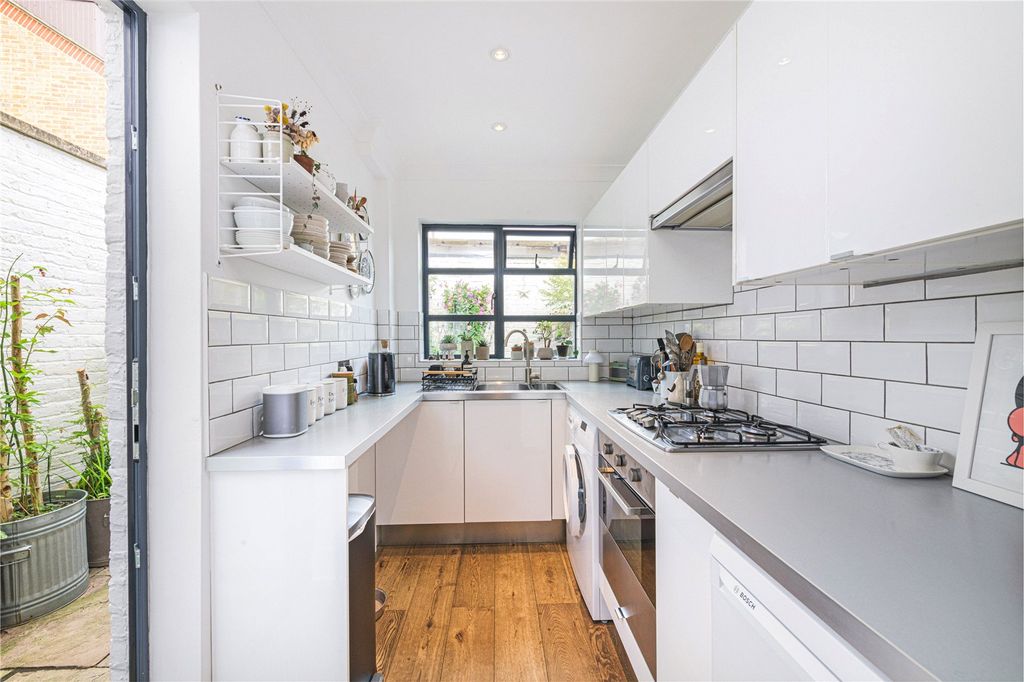 Property photo 3 of 17 Kitchen