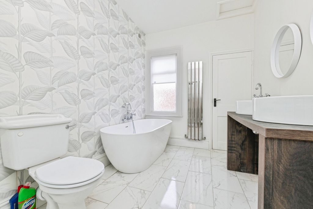 Property photo 3 of 16 Pbox-Img.Jpg