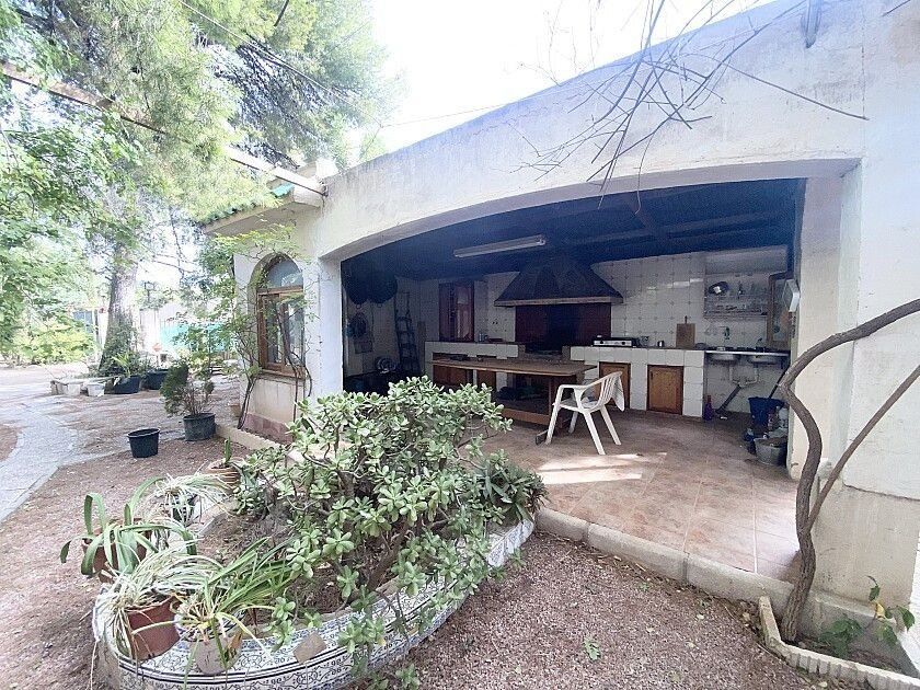 Property photo 2 of 32