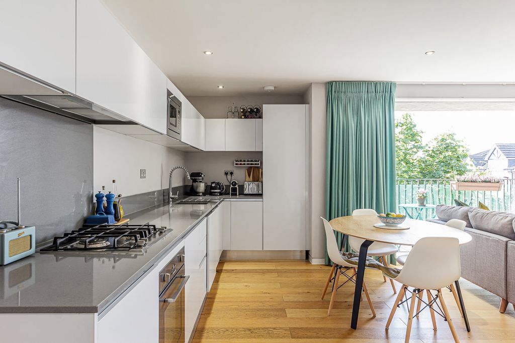 Property photo 3 of 17