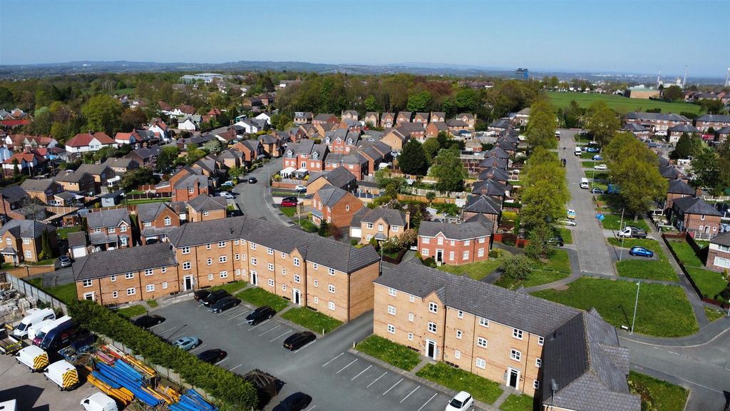 Property photo 1 of 15 Lowther Crescent For Sale