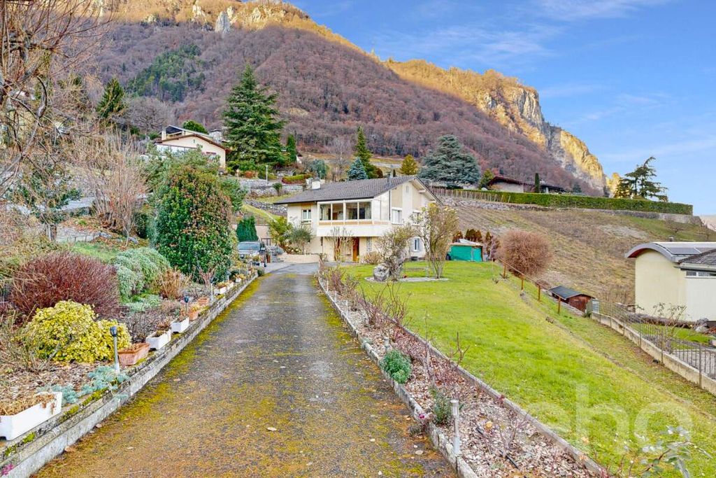 Property photo 2 of 12